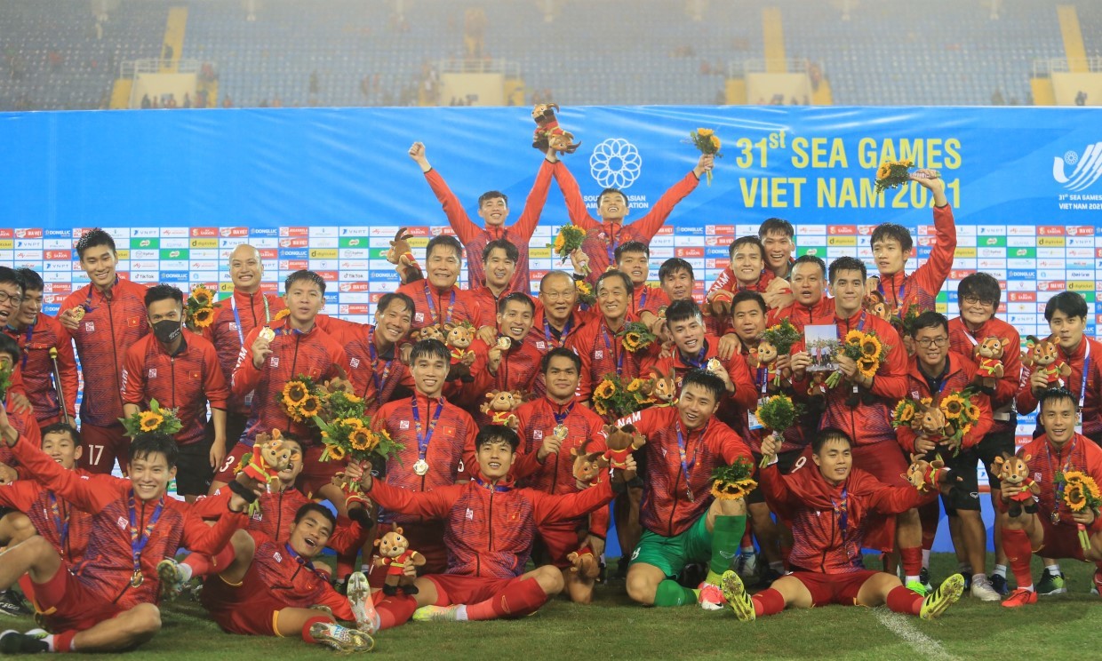 Vietnam defends SEA Games men s football championship title after beating Thailand